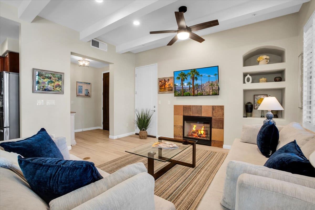 Modern LQ Getaway, Steps to pool & spa! #A