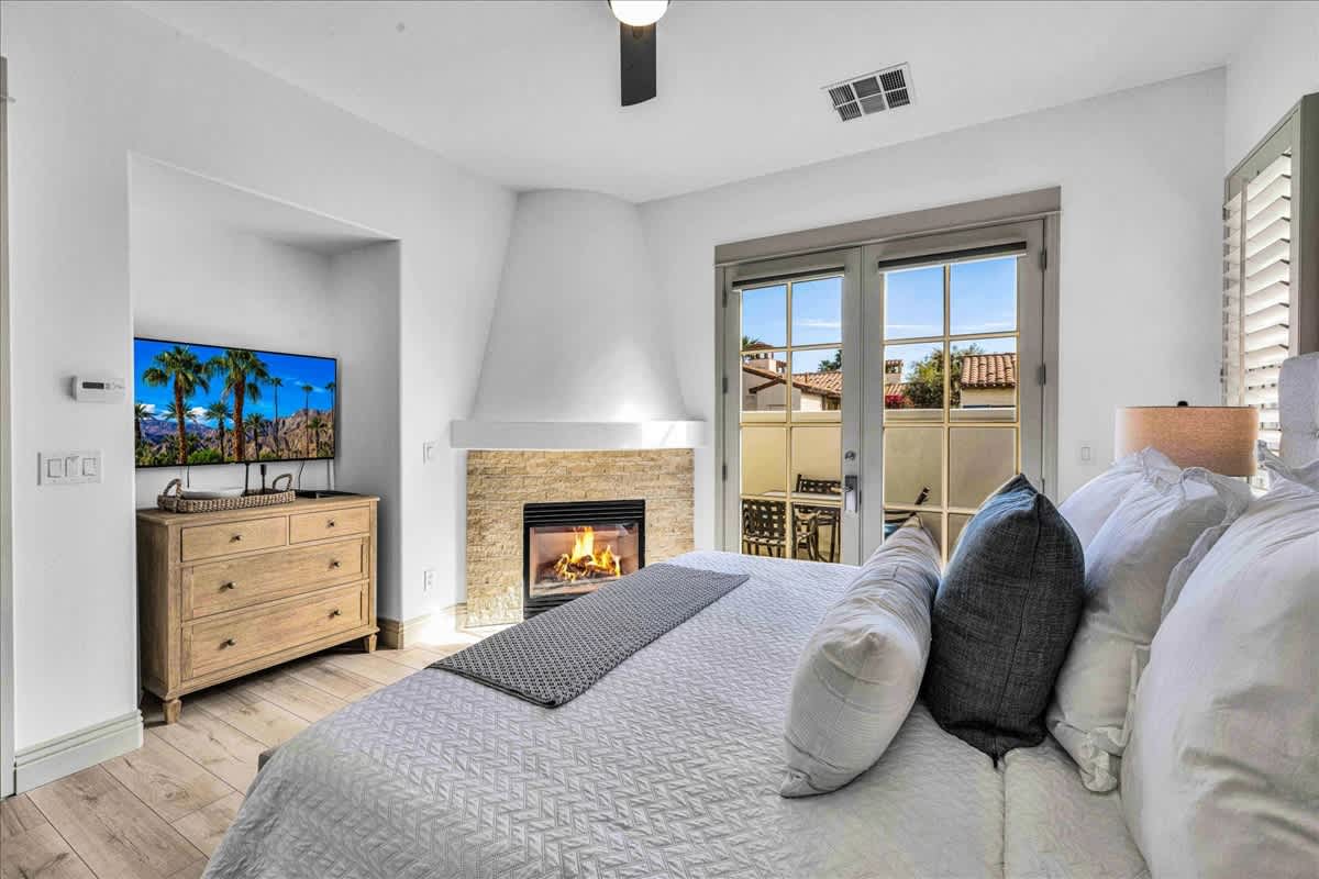 Remodeled LV Studio with Private Patio #C